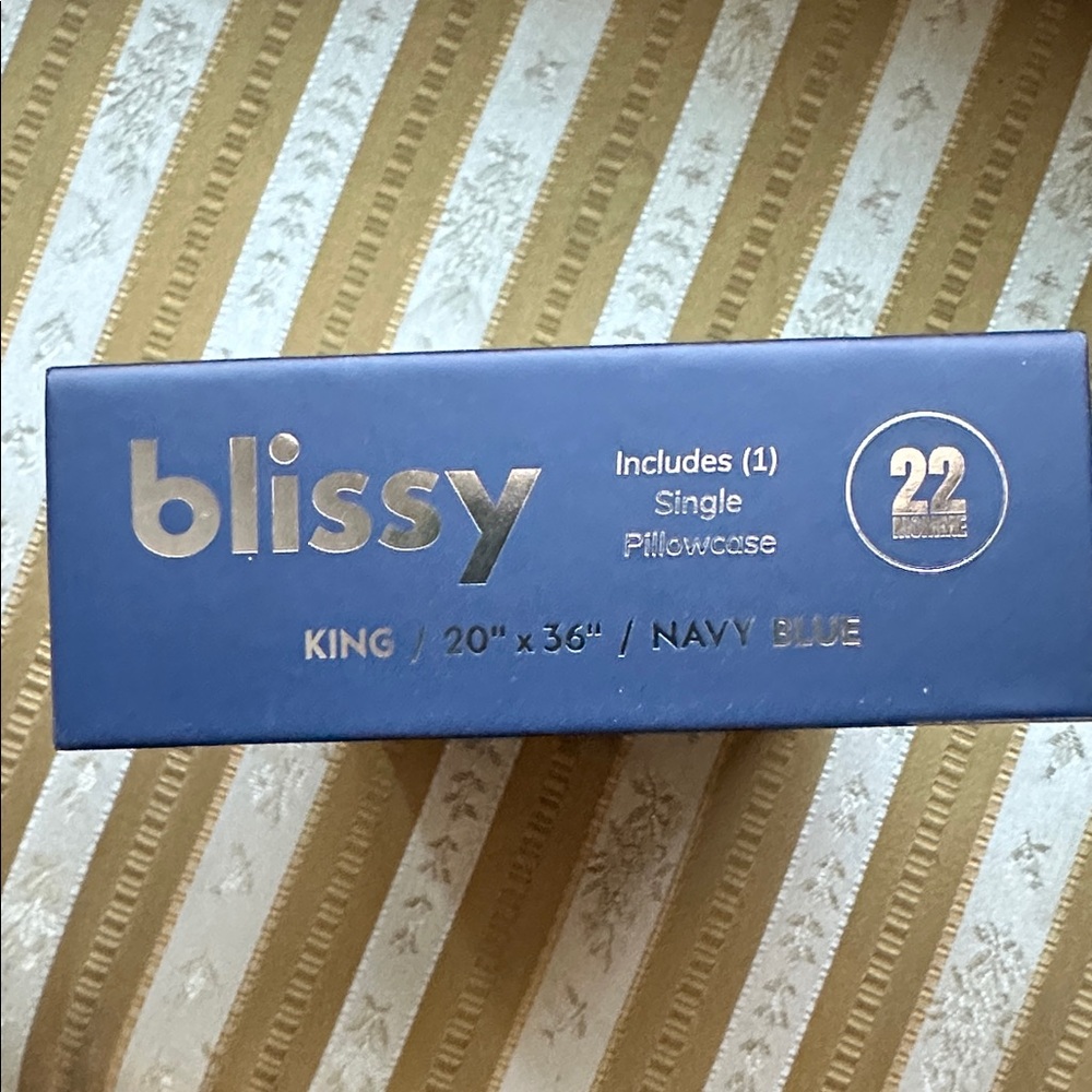 Blissy King Sized 100% Mulberry Silk Pillowcase in Navy Blue - Picture 11 of 11